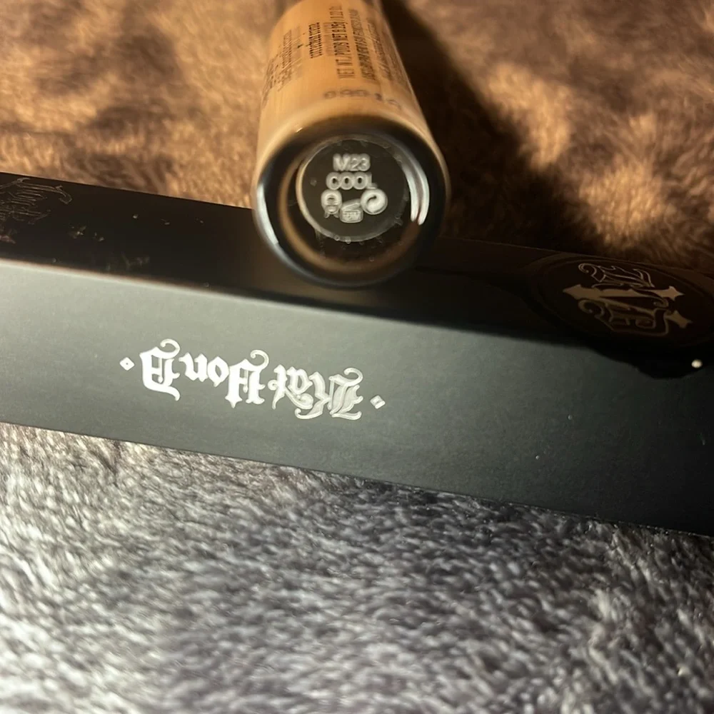 KVD Medium 23 Cool Lock-it Concealer